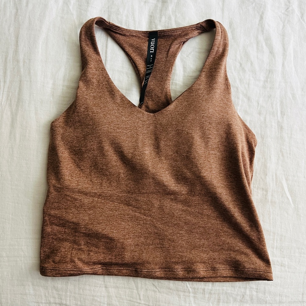 Vuori Halo Performance Crop Tank 2.0.